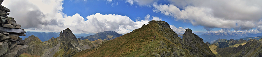 A sx il Valletto (2372 m), al centro Ponteranica centrale (2372 m) , verso dx Ponteranica occid. (2370 m)